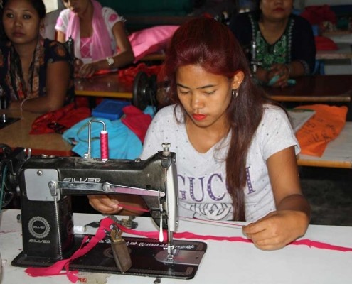 Ausbildung zur Schneiderin für körperbehinderte Frauen in Nepal